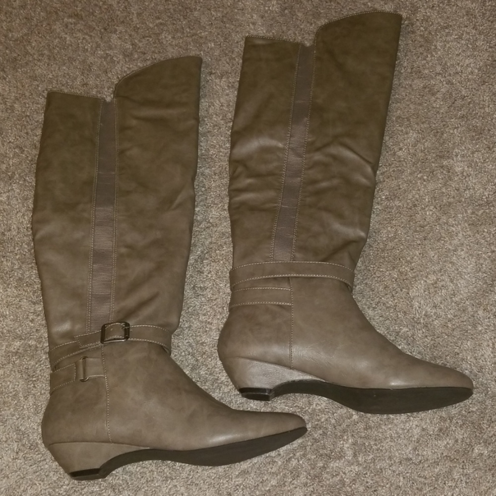 Size 7.5 Knee High Boots